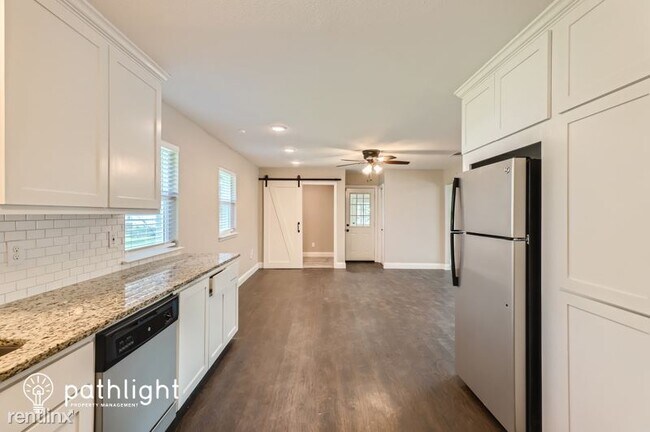 Foto del edificio - 3 br, 2 bath House - 2322 Monteleon Street...