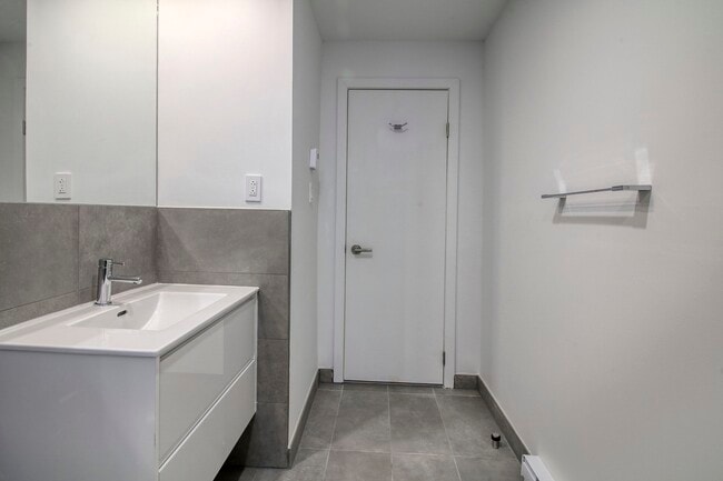 Building Photo - 3421 Rue Durocher