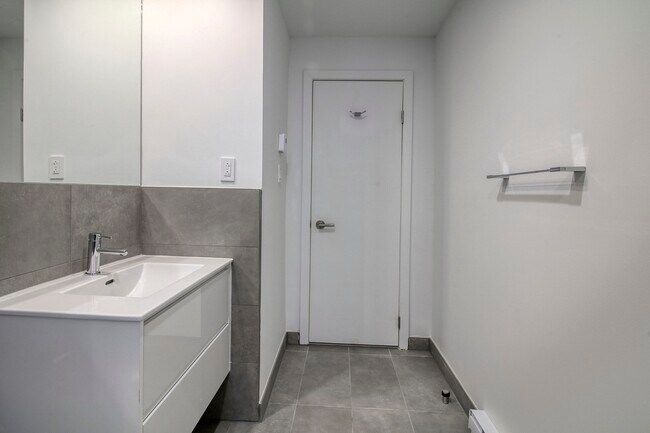 Photo du bâtiment - 3421 Rue Durocher