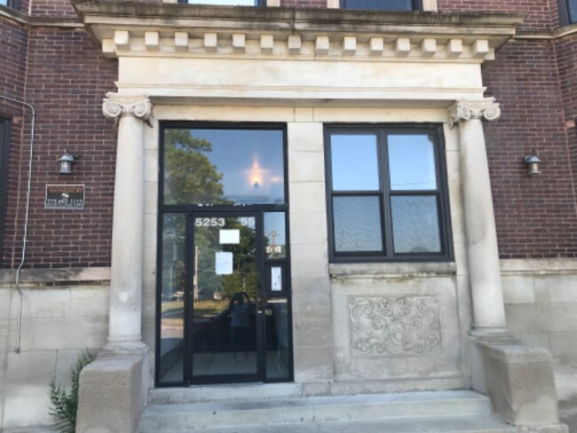 Building Photo - 5253 S Prairie Ave