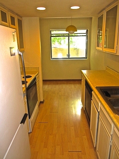 Foto del edificio - Pre-Lease 4 Bedroom 3.5 Bath Townhouse.