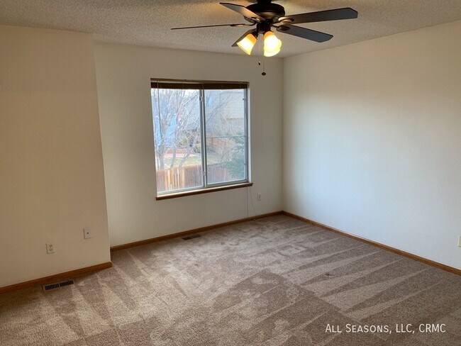 Building Photo - 5921 Fossil Dr