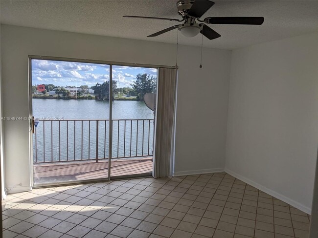 Building Photo - 1100 Crystal Lake Dr