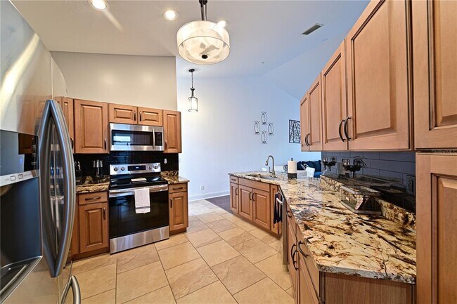 Building Photo - 6589 Fairway Gardens Dr