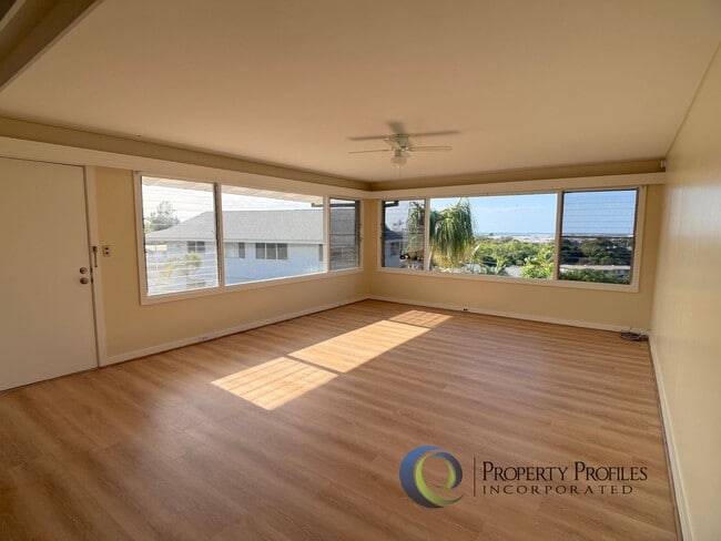 Building Photo - Renovated 3 Bedroom 2 Bath House in Moanalua Gardens - Available Now!