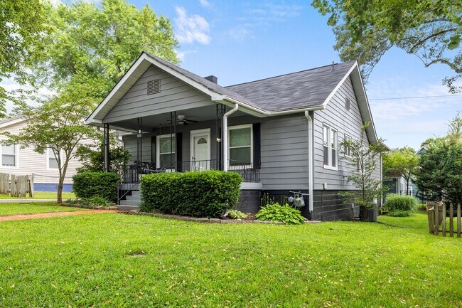 Building Photo - Alcoa 37701 - 3 bedroom 2 bath home - Call...