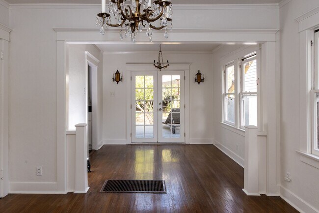 Foto del edificio - Silver Lake Duplex with huge yard