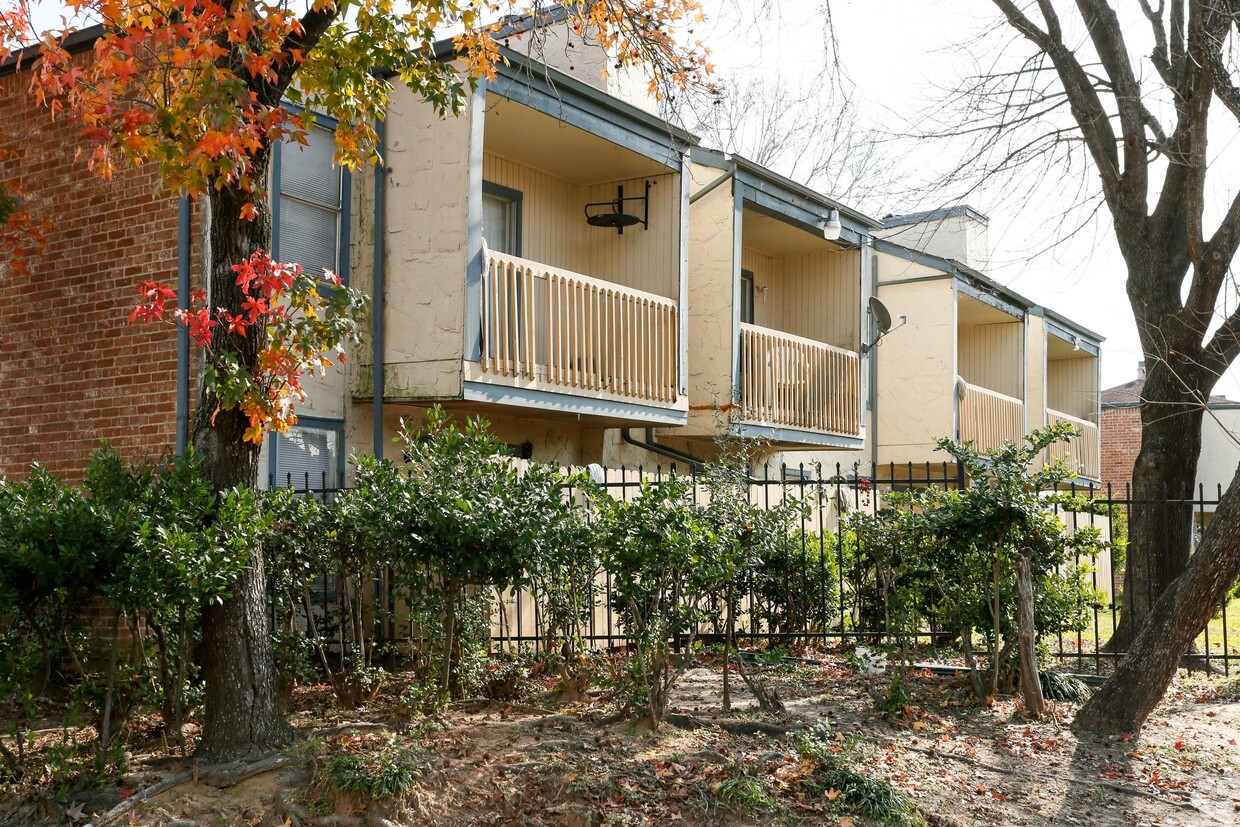 Primary Photo - Bayou West Apartment