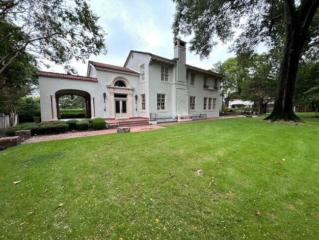 Building Photo - Half off first full months, rent, move-in ...