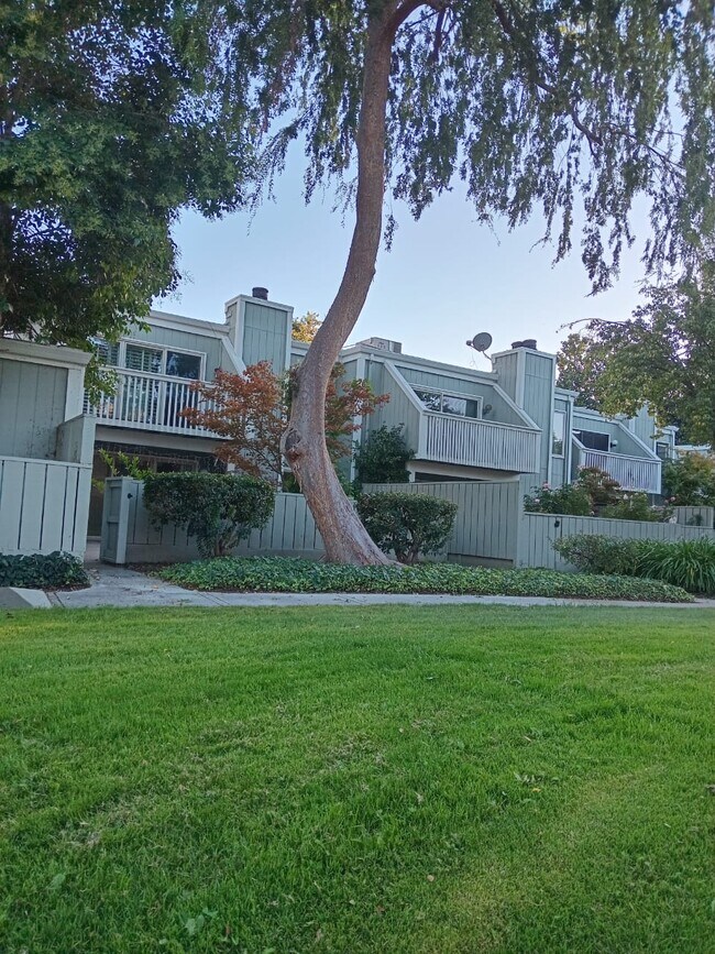 Foto del edificio - 7551 Maywood Dr