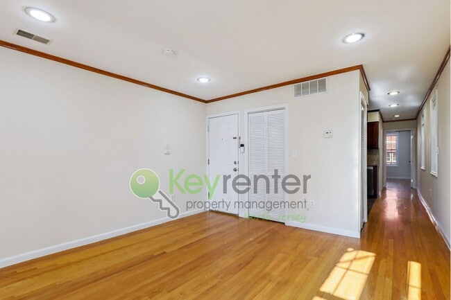 Building Photo - Modern Comfort in The Heights – 2BR with I...