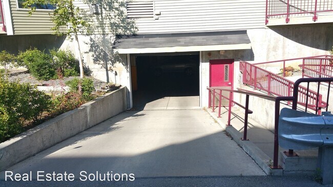 Building Photo - 2 br, 2 bath House - 6109 Debarr Road #205