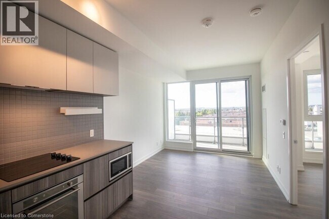 Photo du bâtiment - 898 Portage Pkwy
