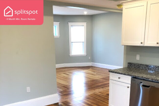 Building Photo - Private room in 3 bedroom Boston Apartment...