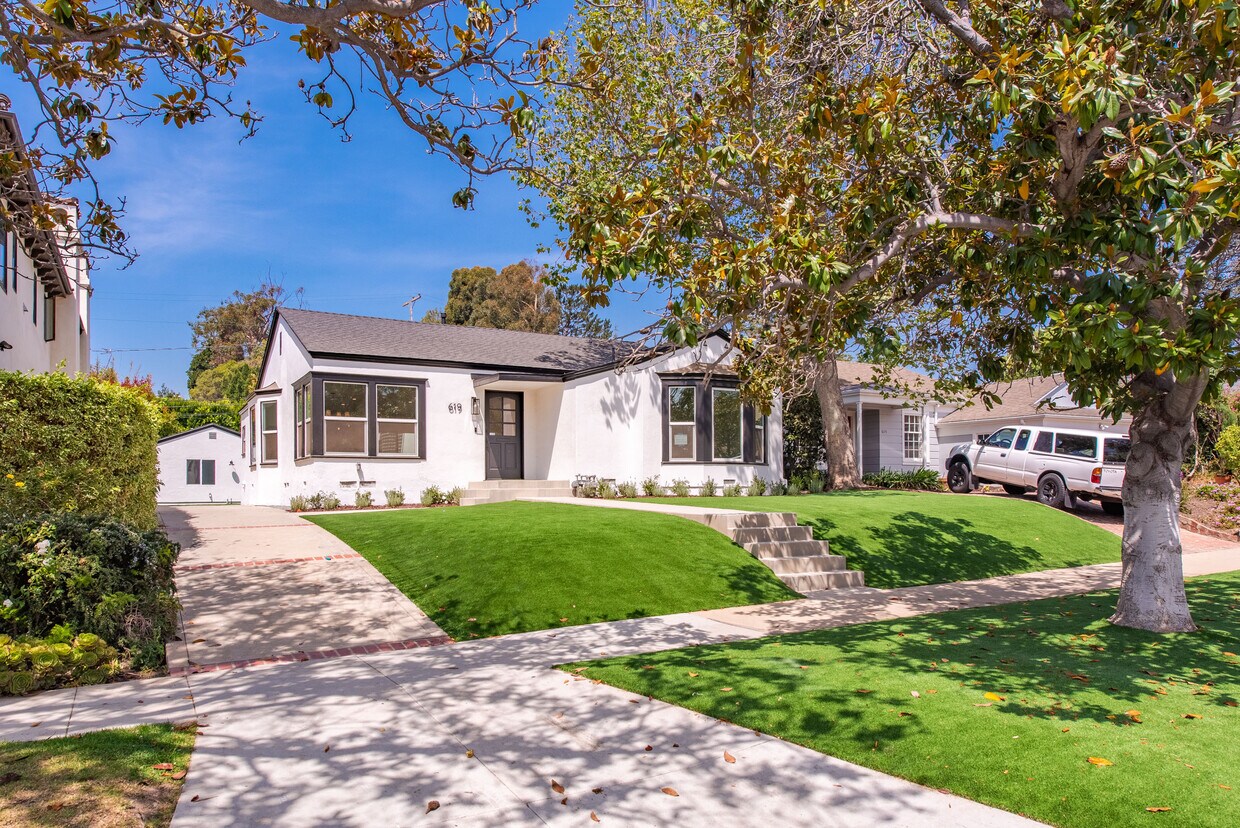 Foto principal - 619 S Gretna Green Way