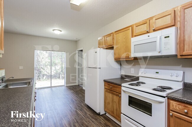 Building Photo - 3422 Renault Cir