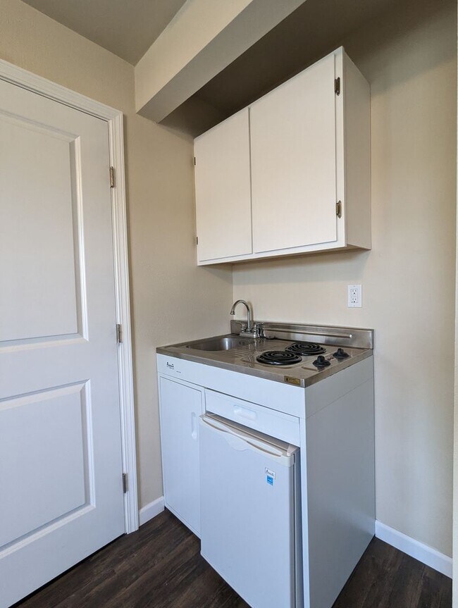 Foto del edificio - Nice 1-Bedroom, 1-Bath Apartment In Downto...