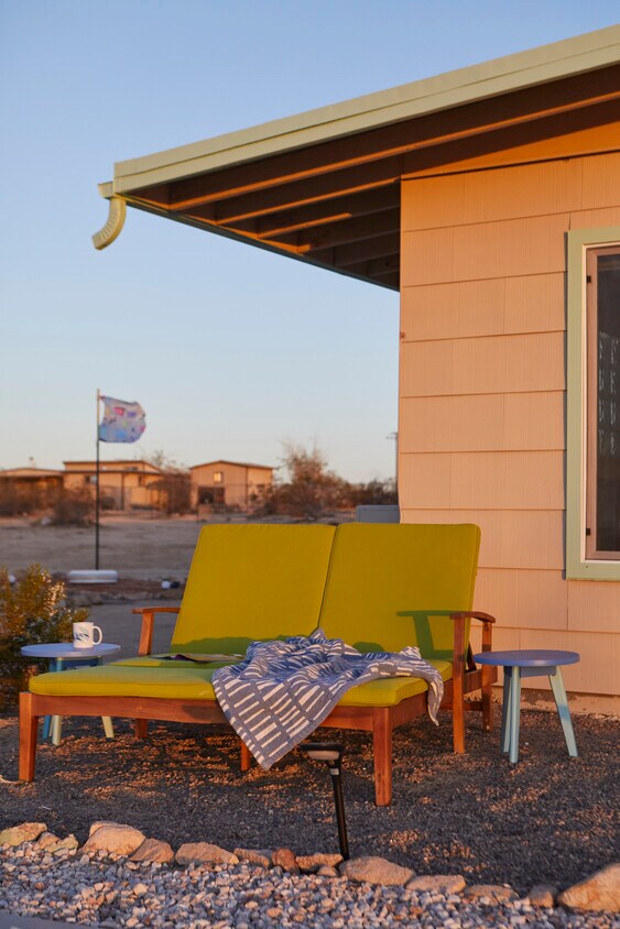 Foto del edificio - 5555 Howard Dr