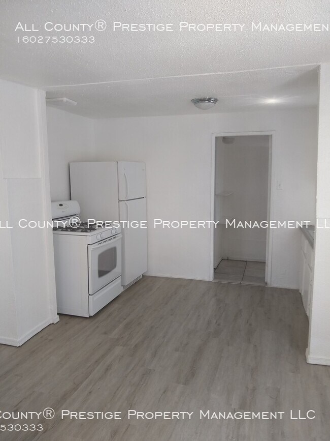 Building Photo - All-Inclusive One Bedroom Studio