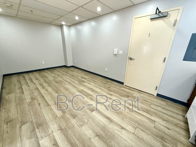 Building Photo - 622 17th St