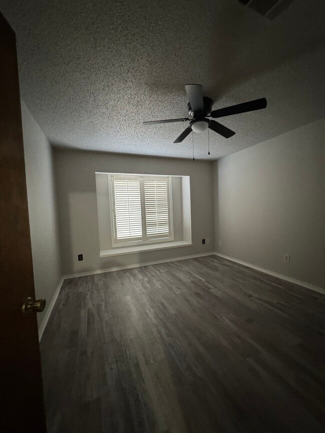 Building Photo - 8608 Geneva Ave