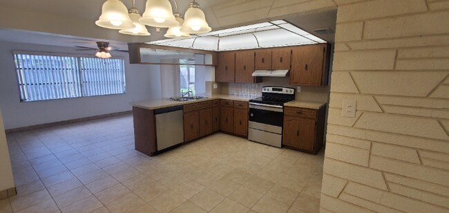 Building Photo - 7241 Rosarian Dr