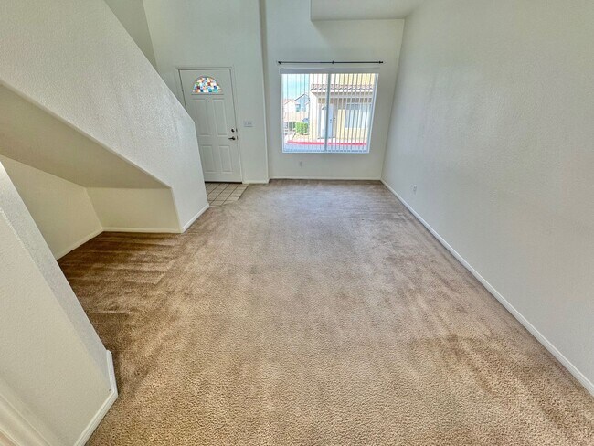 Foto del edificio - BEAUTIFUL 3 BEDROOM TOWNHOME IN HENDERSON