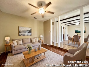 Foto del edificio - 6815 Forest Haven St