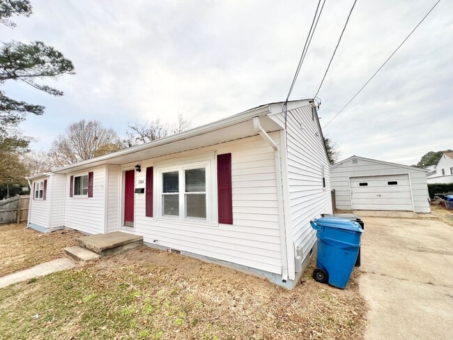 Building Photo - Renovated 4-bedroom, 2-bathroom home avail...