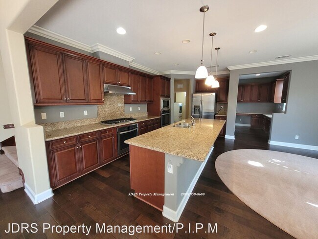Building Photo - 5 br, 3 bath House - 13100 Early Crimson St