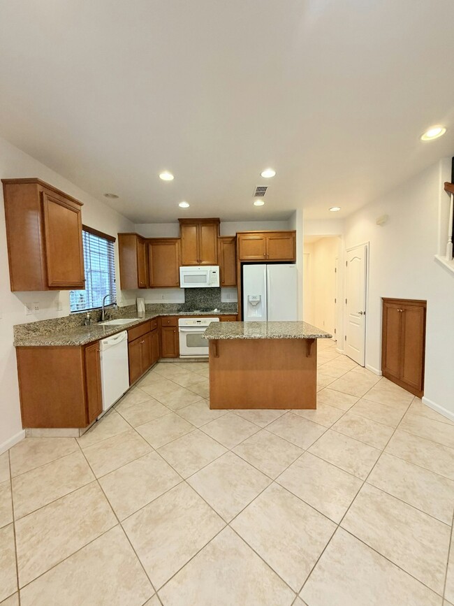 Building Photo - 252 W Terraza Way