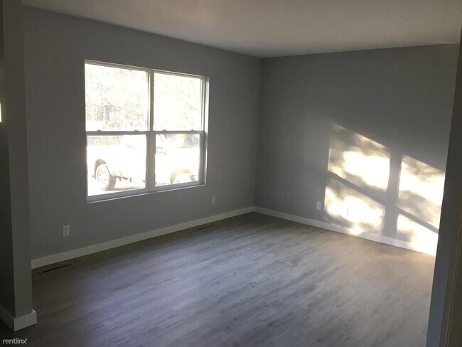 Building Photo - 2 br, 1 bath House - 3946 Automobile Rd