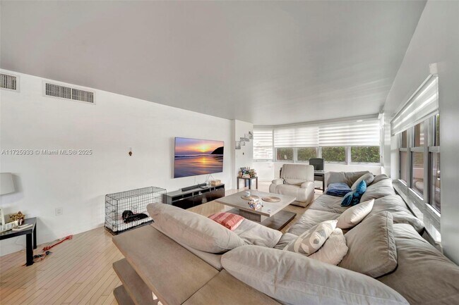 Building Photo - THE HEMISPHERES CONDO UNIT L E