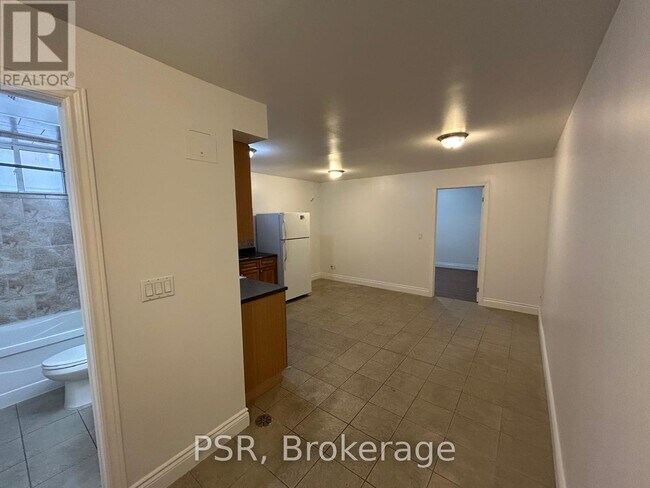 Photo du bâtiment - 349-349 Northcliffe Blvd