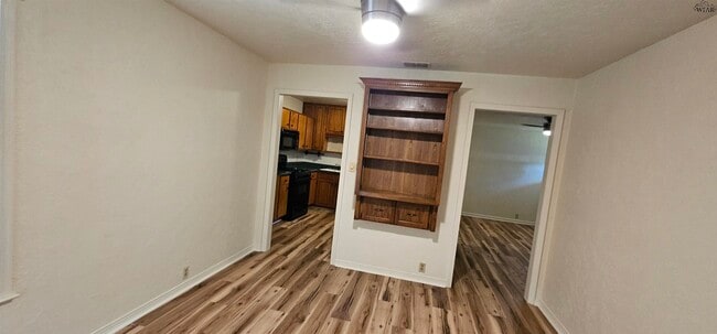 Foto del edificio - 521 W Inwood Dr