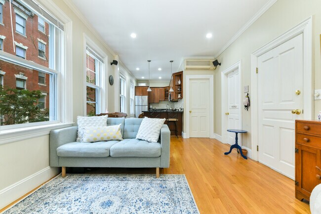 Building Photo - 34 Garden St