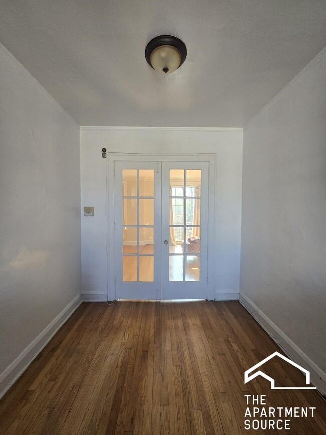 Foto del edificio - 909 Elmwood Ave