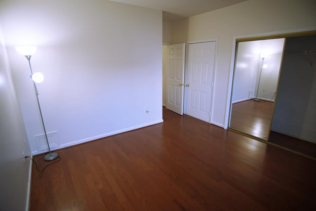 Building Photo - 5001 Hollington Dr