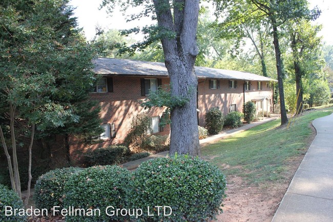 Building Photo - 2 br, 1 bath Apartment - 711 Oakview Road