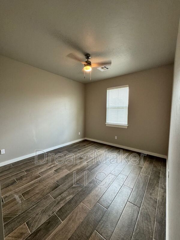 Foto del edificio - 5328 Red Maple Ave