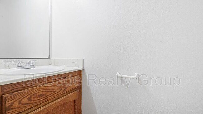 Building Photo - 4571 Winona Ave