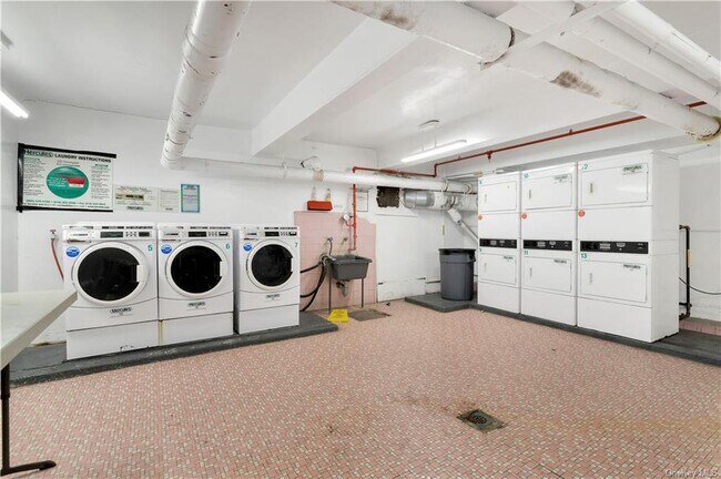 Foto del edificio - 900 Lydig Ave