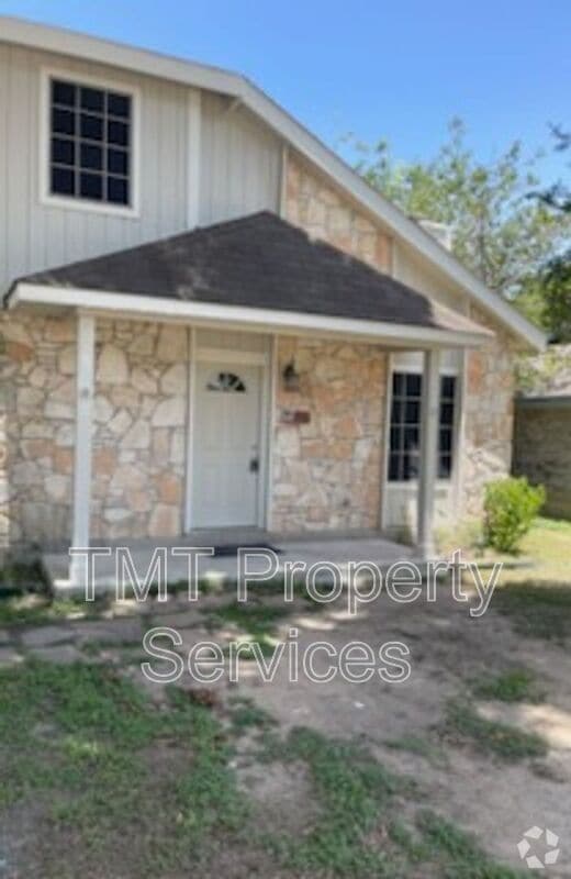 Building Photo - 724 Sunshadow Dr