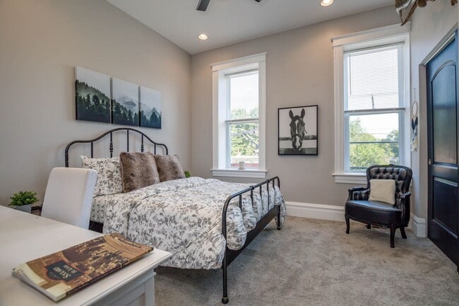 Building Photo - STUNNING Benton Park Townhome