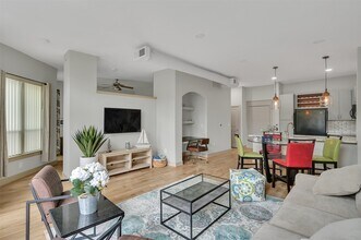 Building Photo - 1901 Post Oak Blvd