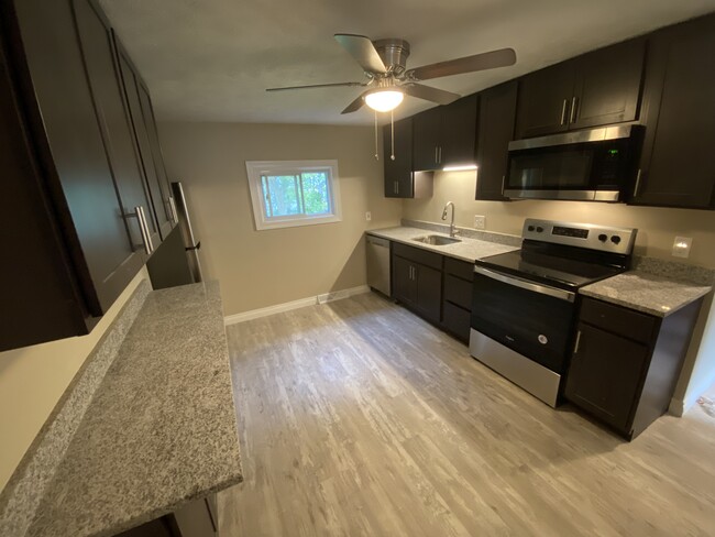 Kitchen - 924 Symonds Plz