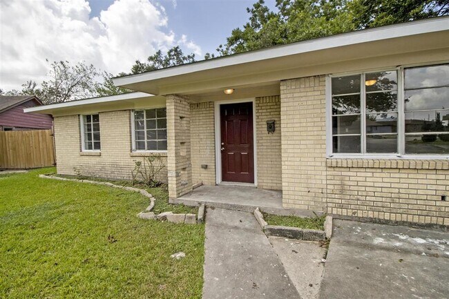 Building Photo - 7 Talisman Ct