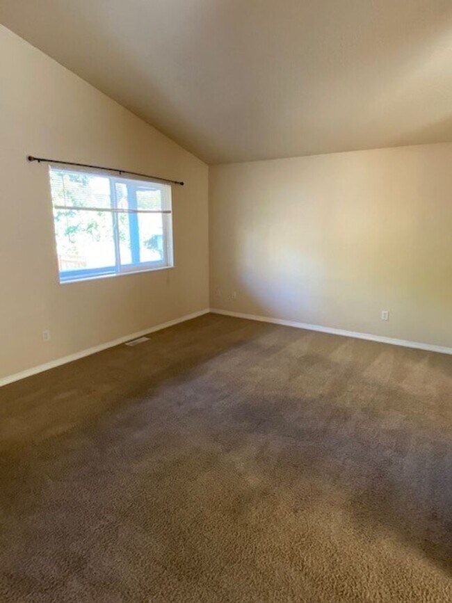Foto del edificio - $2,095 / Charming 3 bedroom 2.5 bath Home in Prime Location