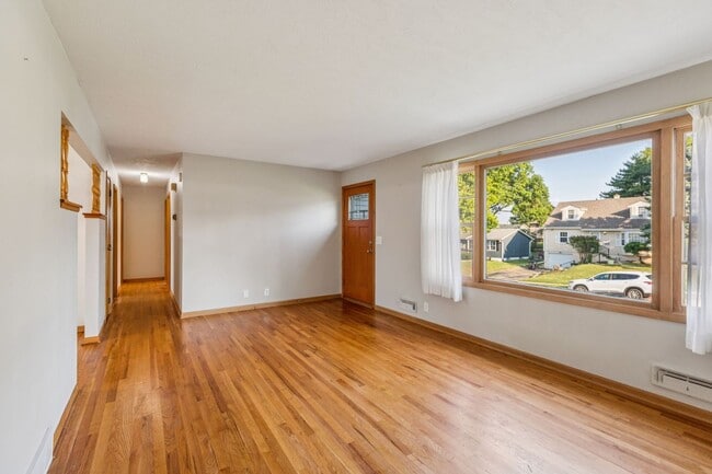 Building Photo - Westside 3 Bedroom!!
