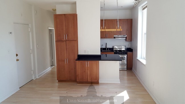 Cocina actualizada con estilo - 333 2nd St NE